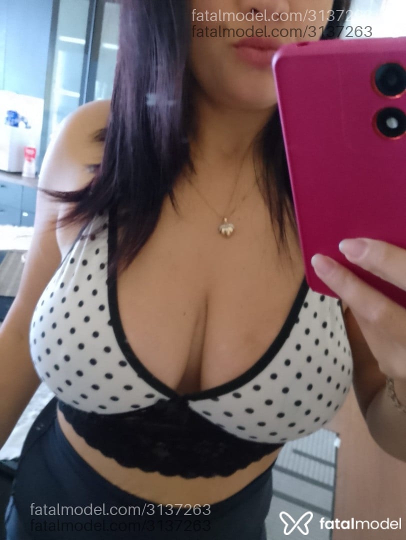 Acompanhante mulher com cabelo castanho de olhos castanhos em Torres Acompanhante mulher com cabelo castanho de olhos castanhos em Torres - Erika Campos