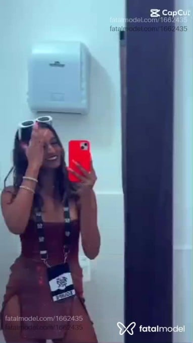 Acompanhante mulher com cabelo castanho de olhos castanhos em Cabo Frio Acompanhante mulher com cabelo castanho de olhos castanhos em Cabo Frio - Suzy Ferrari