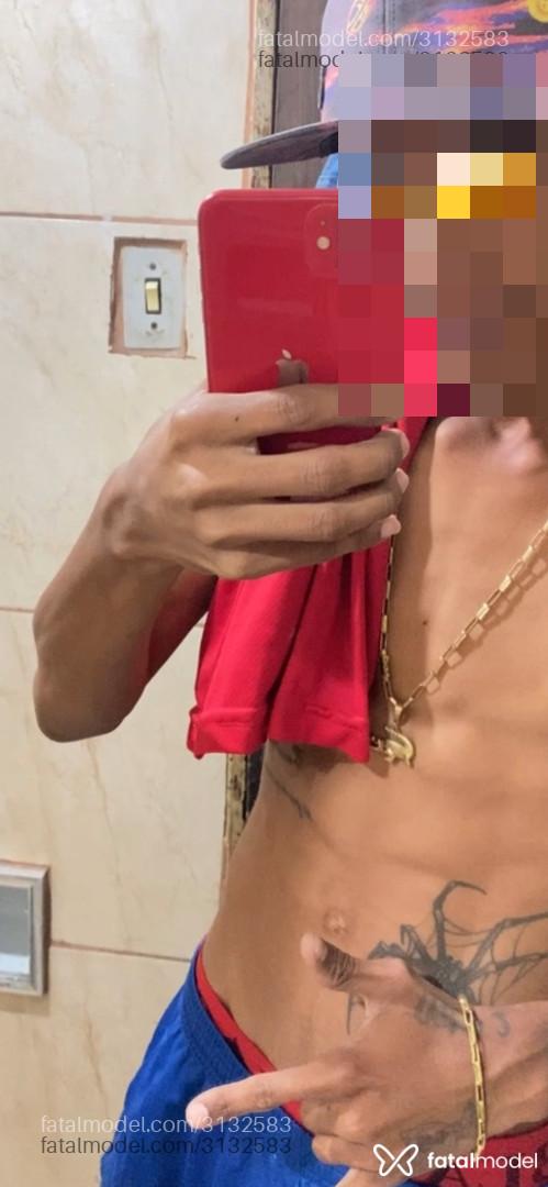 Acompanhante homem com cabelo colorido de olhos pretos em Betim - Vitin