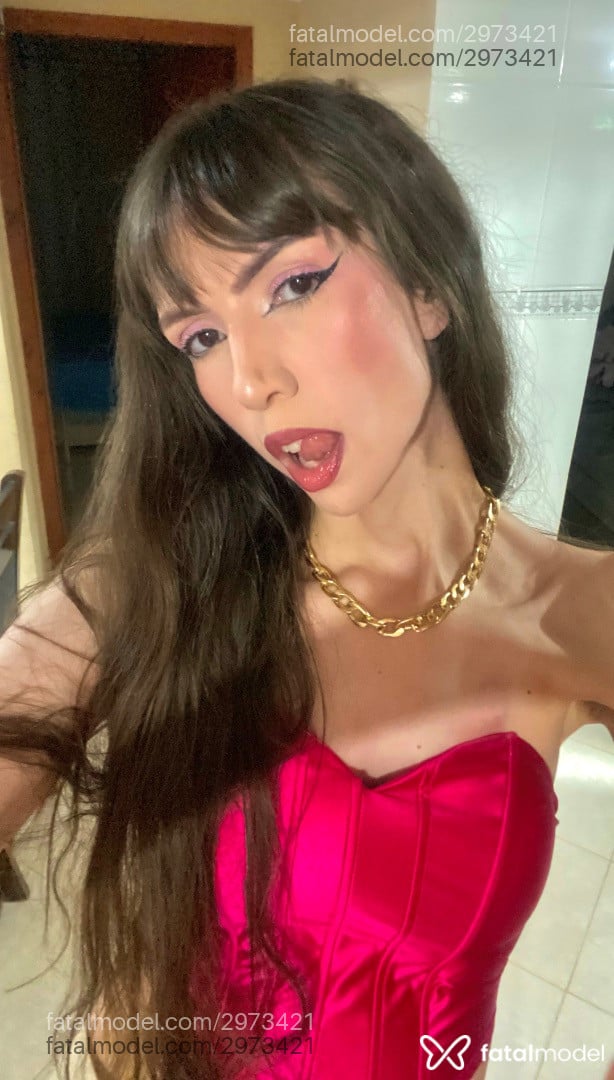 Acompanhante mulher com cabelo castanho de olhos castanhos em Paranaguá Acompanhante mulher com cabelo castanho de olhos castanhos em Paranaguá - Ali Pas