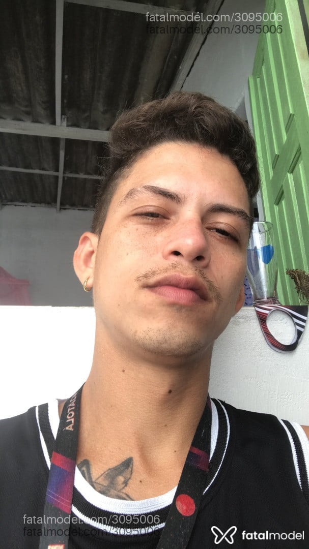 Acompanhante homem com cabelo castanho de olhos castanhos em Belém - Otavio