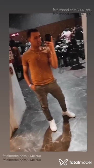Acompanhante homem com cabelo castanho de olhos castanhos - Eduardo Acompanhante homem com cabelo castanho de olhos castanhos - Eduardo