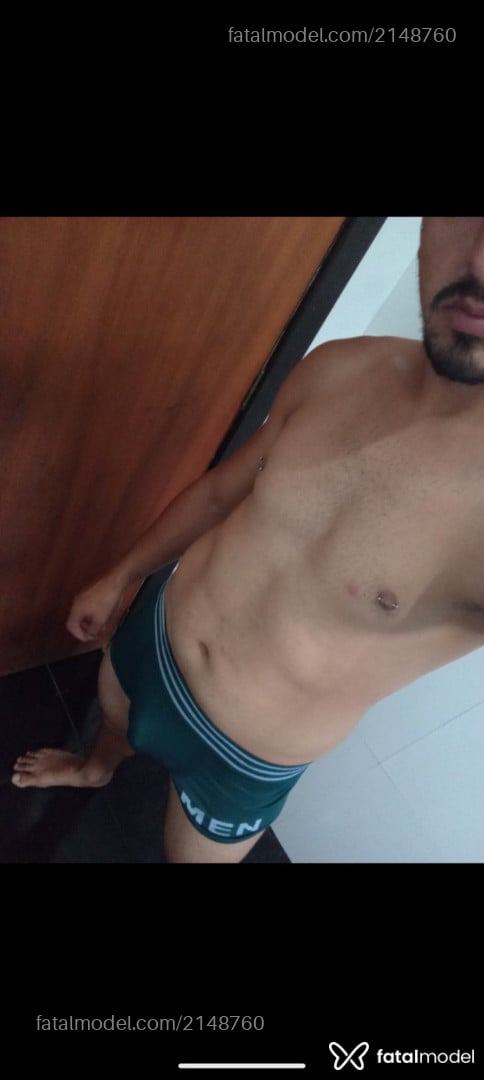 Acompanhante homem com cabelo castanho de olhos castanhos - Eduardo Acompanhante homem com cabelo castanho de olhos castanhos - Eduardo