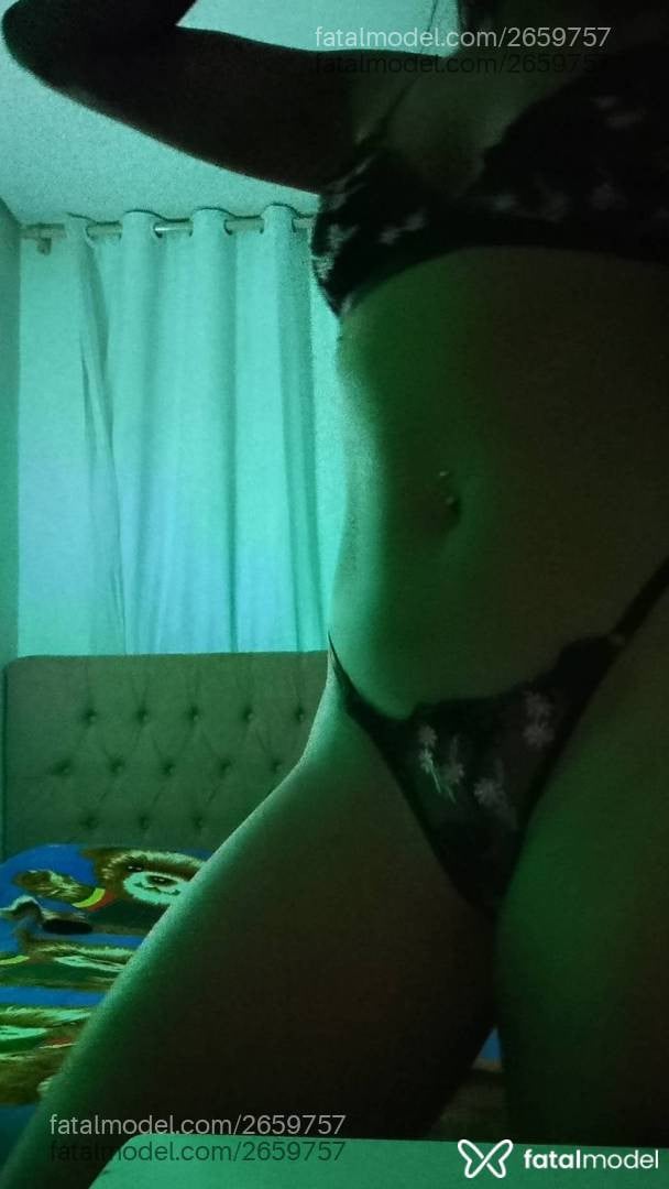 Acompanhante mulher morena (o) de olhos pretos - Lara Ferraz
