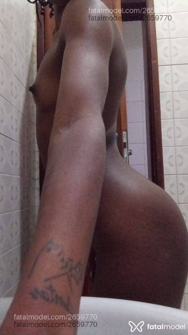 Acompanhante mulher trans morena (o) de olhos castanhos - Bella