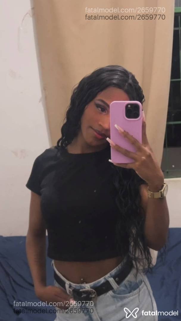 Acompanhante mulher trans morena (o) de olhos castanhos - Bella