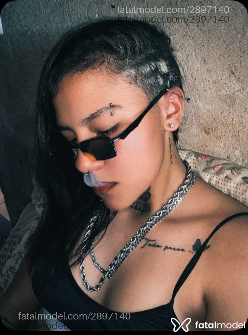 Acompanhante mulher com cabelo castanho de olhos castanhos em Avaré Acompanhante mulher com cabelo castanho de olhos castanhos em Avaré - Larissa