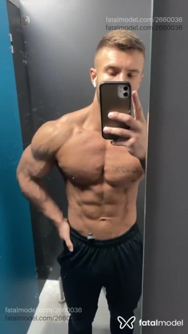 Acompanhante homem com cabelo castanho de olhos castanhos em Criciúma - Bruno