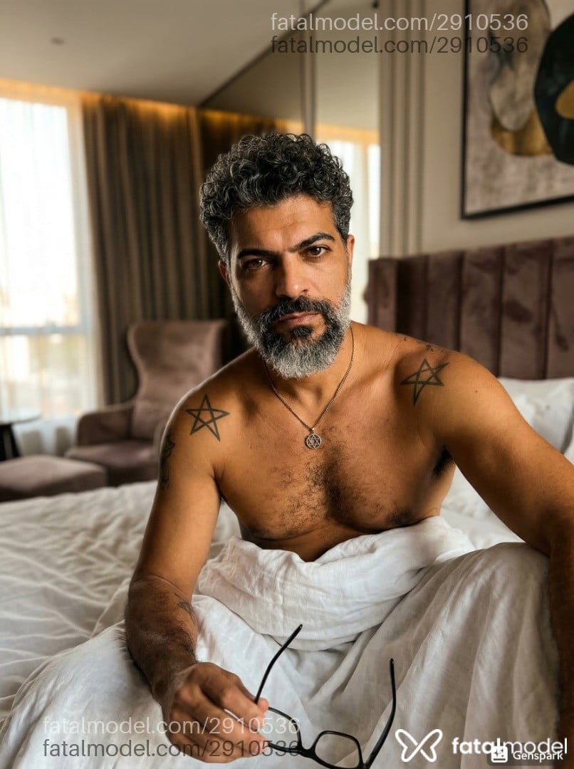 Acompanhante homem com cabelo castanho de olhos castanhos em São Paulo Acompanhante homem com cabelo castanho de olhos castanhos em São Paulo - Carlos Diniz