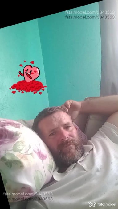 Acompanhante homem com cabelo castanho de olhos verdes - Evaldir Acompanhante homem com cabelo castanho de olhos verdes - Evaldir