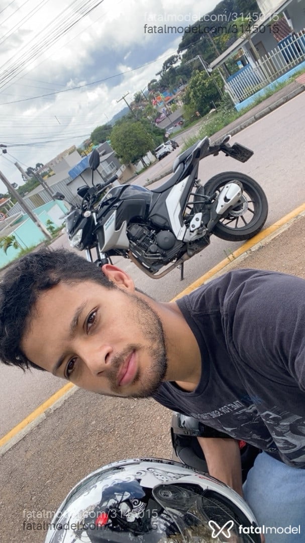 Acompanhante homem morena (o) de olhos castanhos - Felipe