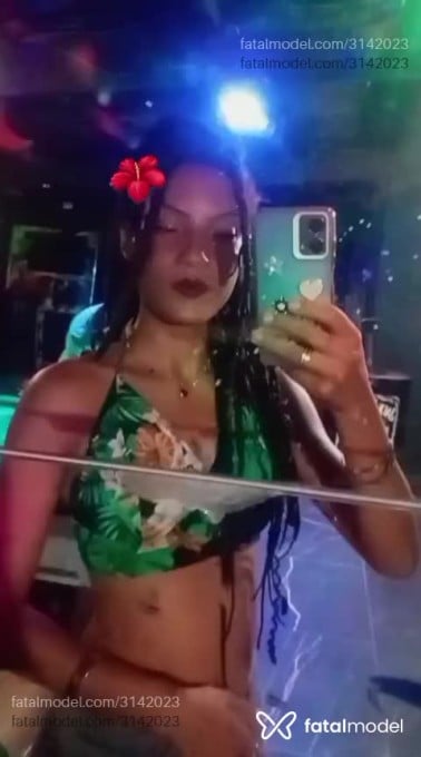 Acompanhante mulher com cabelo castanho de olhos castanhos em Ilha Comprida Acompanhante mulher com cabelo castanho de olhos castanhos em Ilha Comprida - Vitória Brigadeiro