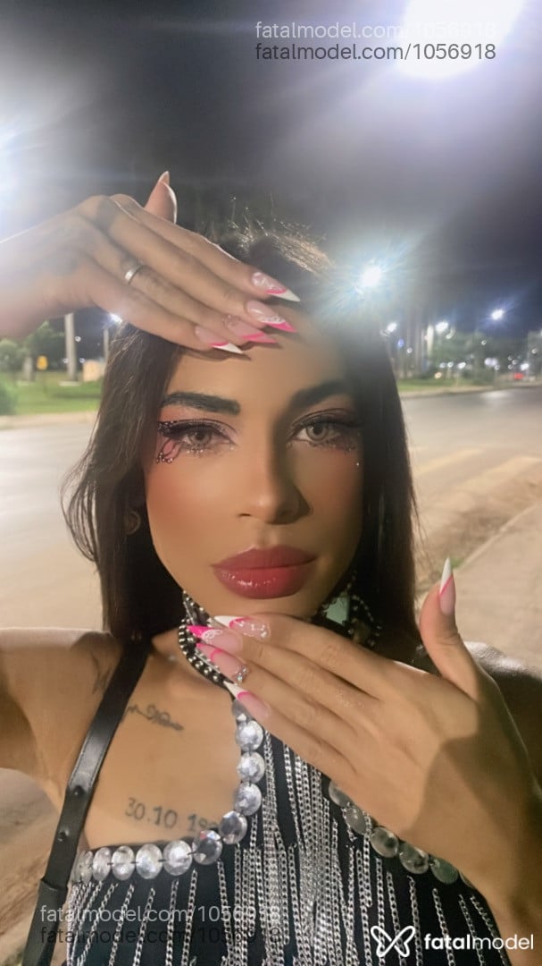 Acompanhante mulher trans com cabelo castanho de olhos castanhos em Luís Eduardo Magalhães - Lívia