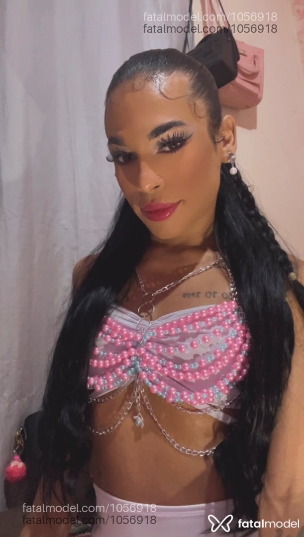 Acompanhante mulher trans com cabelo castanho de olhos castanhos em Luís Eduardo Magalhães - Lívia