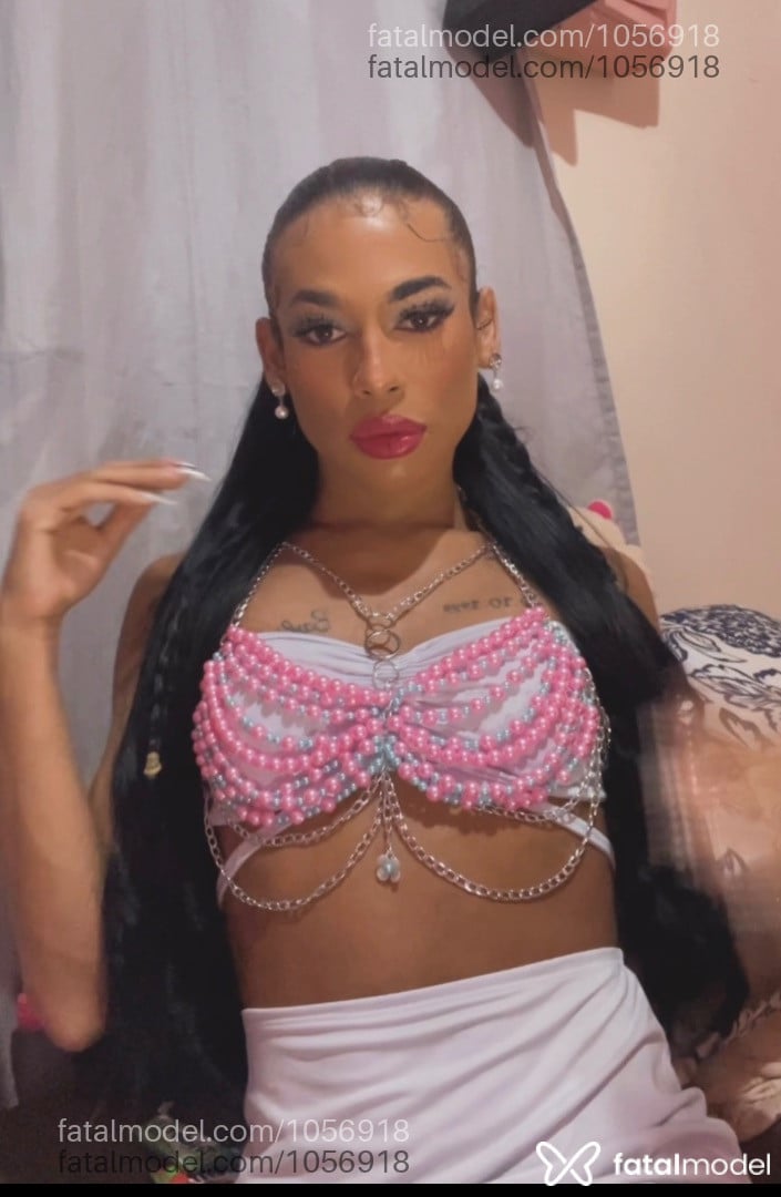 Acompanhante mulher trans com cabelo castanho de olhos castanhos em Luís Eduardo Magalhães - Lívia