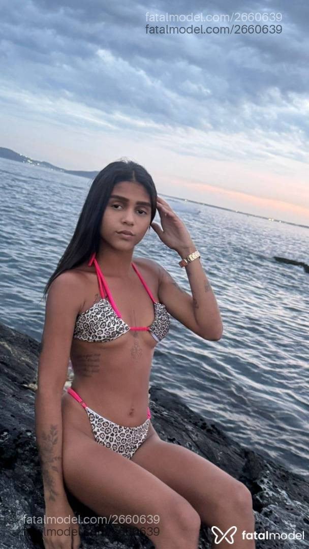 Acompanhante mulher morena (o) de olhos castanhos em Cabo Frio Acompanhante mulher morena (o) de olhos castanhos em Cabo Frio - Julia