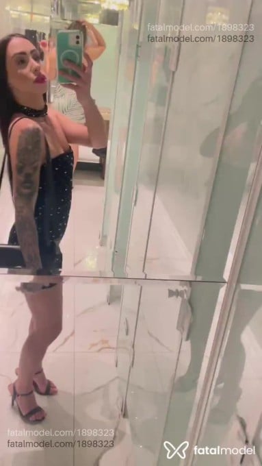 Acompanhante mulher morena (o) de olhos verdes em Curitiba Acompanhante mulher morena (o) de olhos verdes em Curitiba - Mirela Dibs