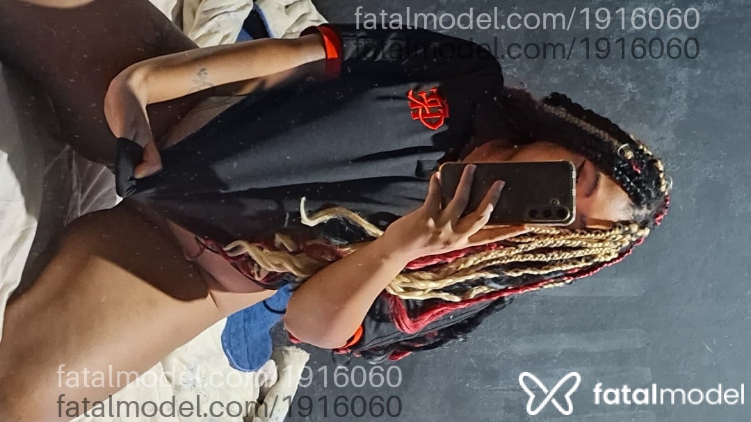 Acompanhante mulher com cabelo colorido de olhos castanhos em Virtual Acompanhante mulher com cabelo colorido de olhos castanhos em Virtual - Anny Avila