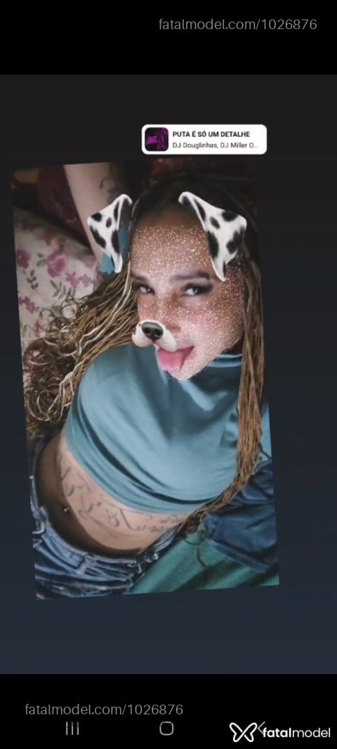 Acompanhante travesti com cabelo colorido de olhos castanhos em Paranaguá Acompanhante travesti com cabelo colorido de olhos castanhos em Paranaguá - Leandra