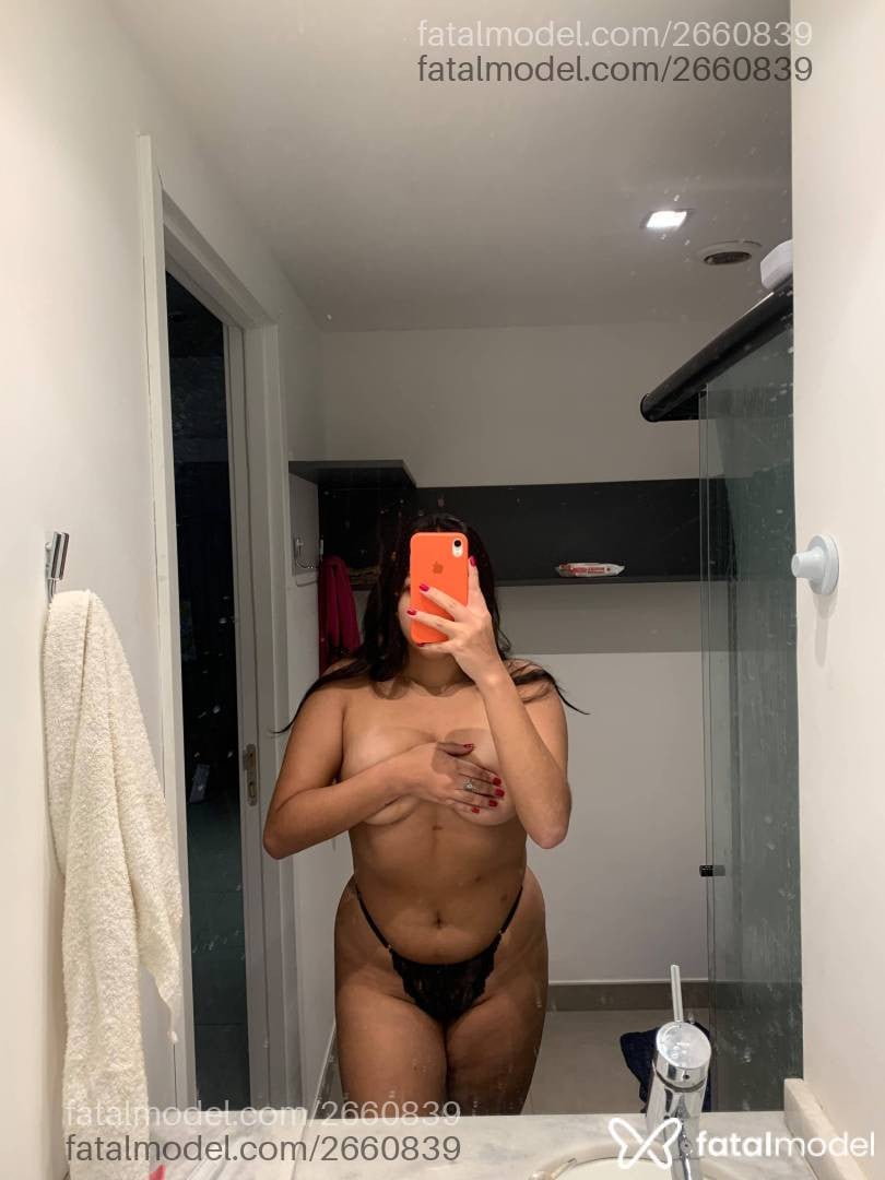 Acompanhante mulher morena (o) de olhos castanhos - Luiza Luder