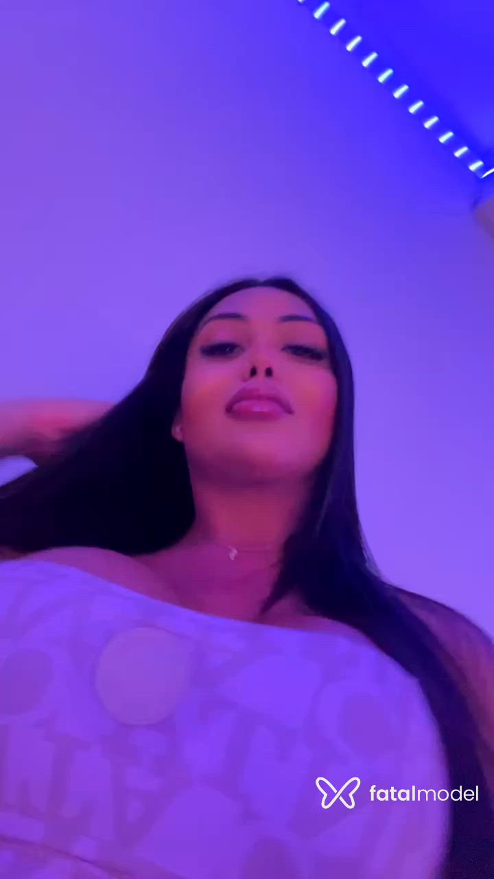 Acompanhante travesti morena (o) de olhos castanhos - Mikaella