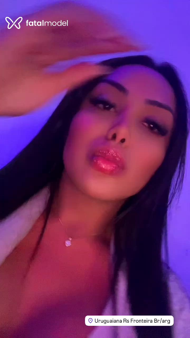 Acompanhante travesti morena (o) de olhos castanhos - Mikaella