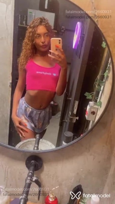 Acompanhante mulher trans com cabelo castanho de olhos mel em Fortaleza - Maria