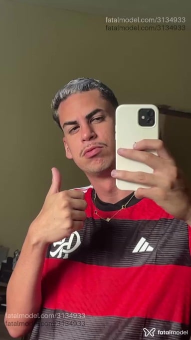 Acompanhante homem com cabelo castanho de olhos castanhos - Magoo Acompanhante homem com cabelo castanho de olhos castanhos - Magoo