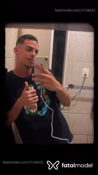 Acompanhante homem com cabelo castanho de olhos castanhos - Magoo Acompanhante homem com cabelo castanho de olhos castanhos - Magoo