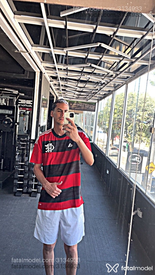 Acompanhante homem com cabelo castanho de olhos castanhos - Magoo Acompanhante homem com cabelo castanho de olhos castanhos - Magoo