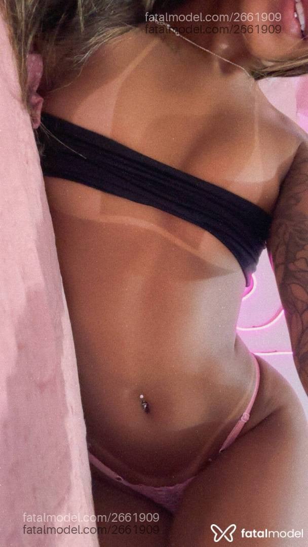 Acompanhante mulher com cabelo castanho de olhos mel - Giulia Andrade