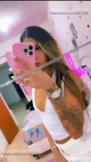 Acompanhante mulher com cabelo castanho de olhos mel em Belo Horizonte - Julia Pimentel