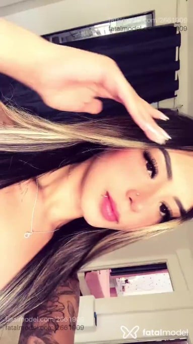Acompanhante mulher com cabelo castanho de olhos mel - Giulia Andrade