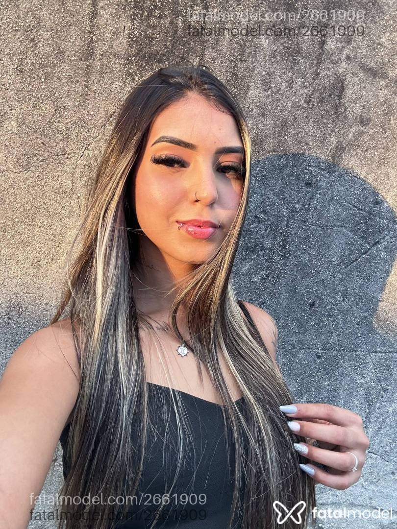 Acompanhante mulher com cabelo castanho de olhos mel em Belo Horizonte - Julia Pimentel