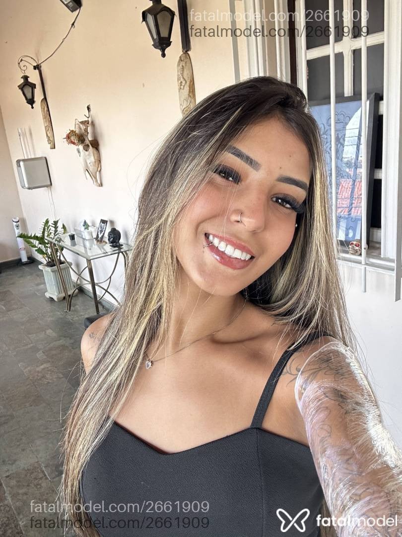 Acompanhante mulher com cabelo castanho de olhos mel em Belo Horizonte - Julia Pimentel