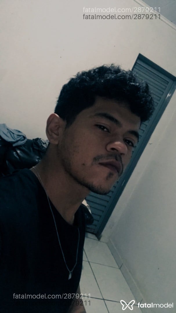 Acompanhante homem com cabelo castanho de olhos pretos - Zafir Acompanhante homem com cabelo castanho de olhos pretos - Zafir