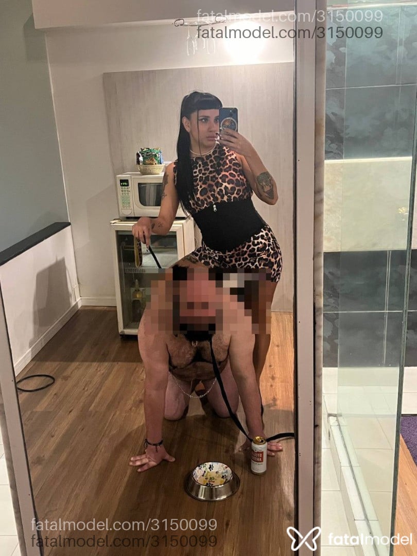 Acompanhante mulher morena (o) de olhos castanhos em São Paulo Acompanhante mulher morena (o) de olhos castanhos em São Paulo - Moli Myers Domme