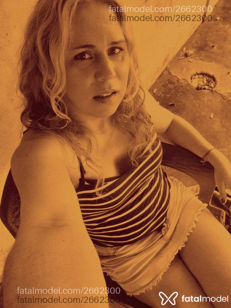 Acompanhante mulher trans loira (o) de olhos castanhos - Danii