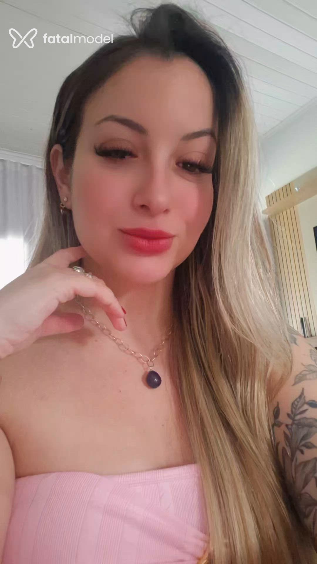 Acompanhante mulher loira (o) de olhos castanhos - Bruna Navarro