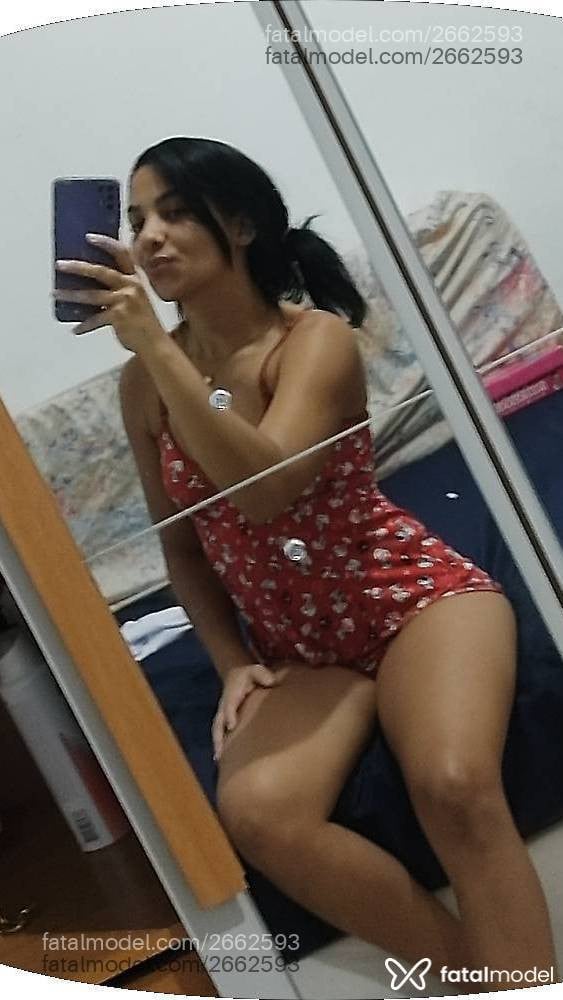 Acompanhante mulher morena (o) de olhos castanhos - Helena