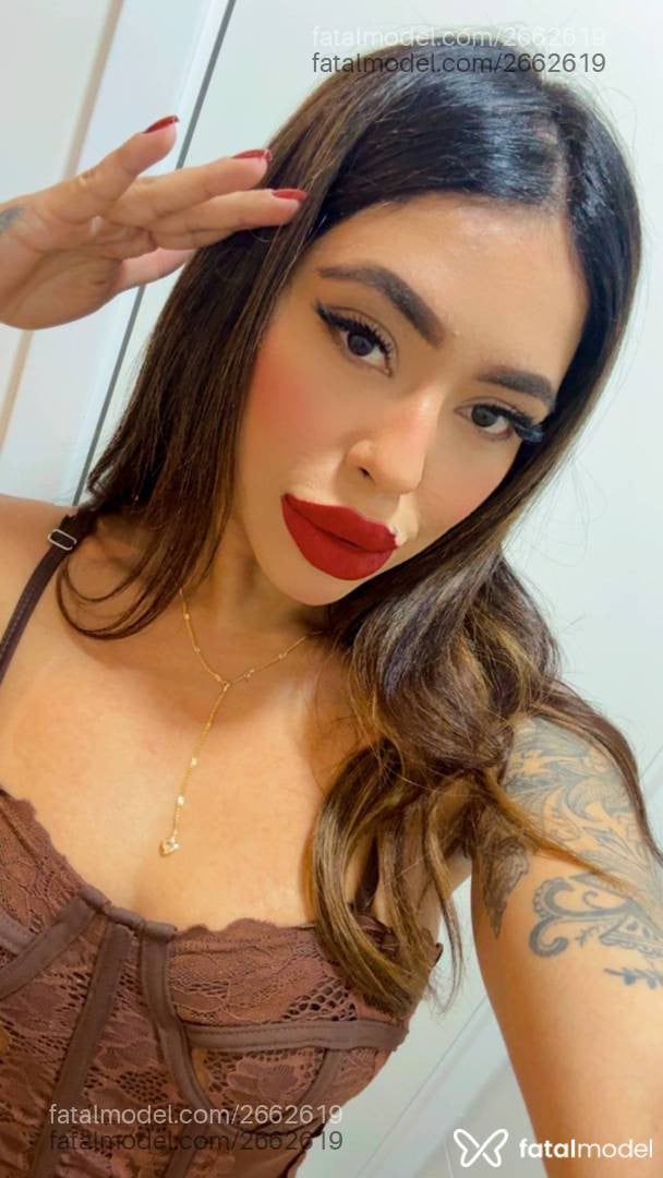 Acompanhante mulher morena (o) de olhos castanhos - Livia