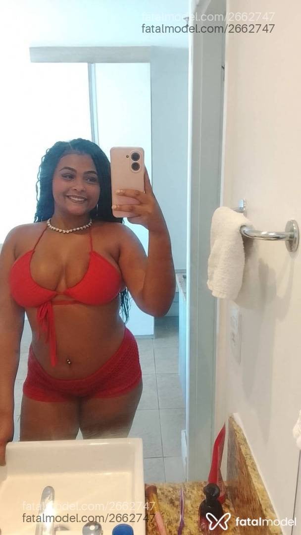 Acompanhante mulher morena (o) de olhos pretos - Julia