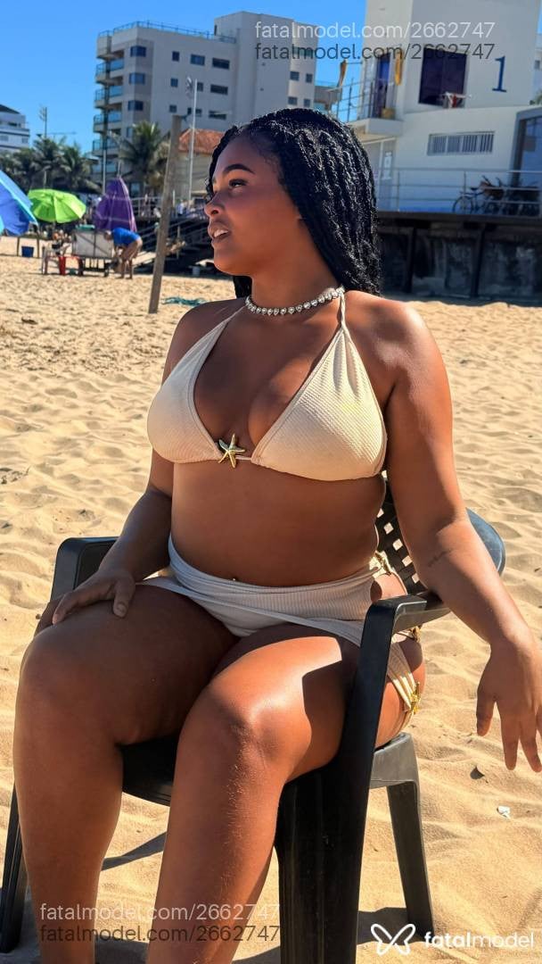Acompanhante mulher morena (o) de olhos pretos - Julia