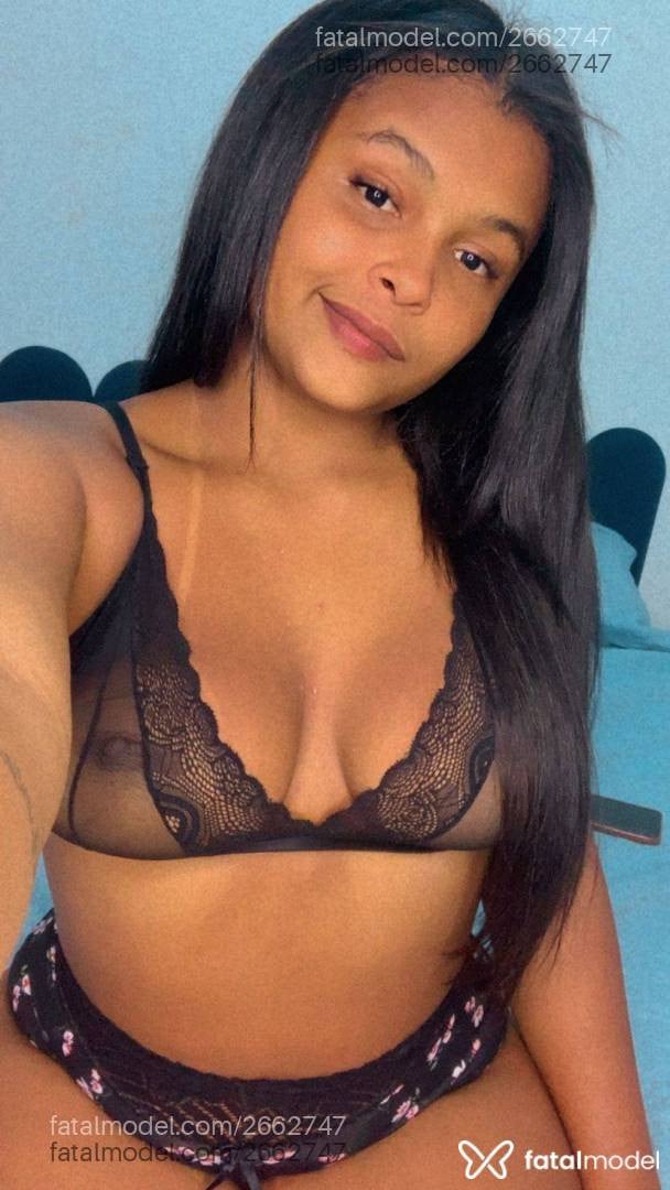 Acompanhante mulher morena (o) de olhos pretos - Julia