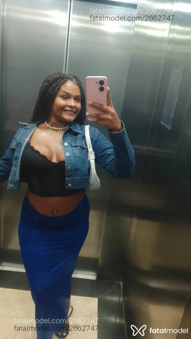 Acompanhante mulher morena (o) de olhos pretos - Julia