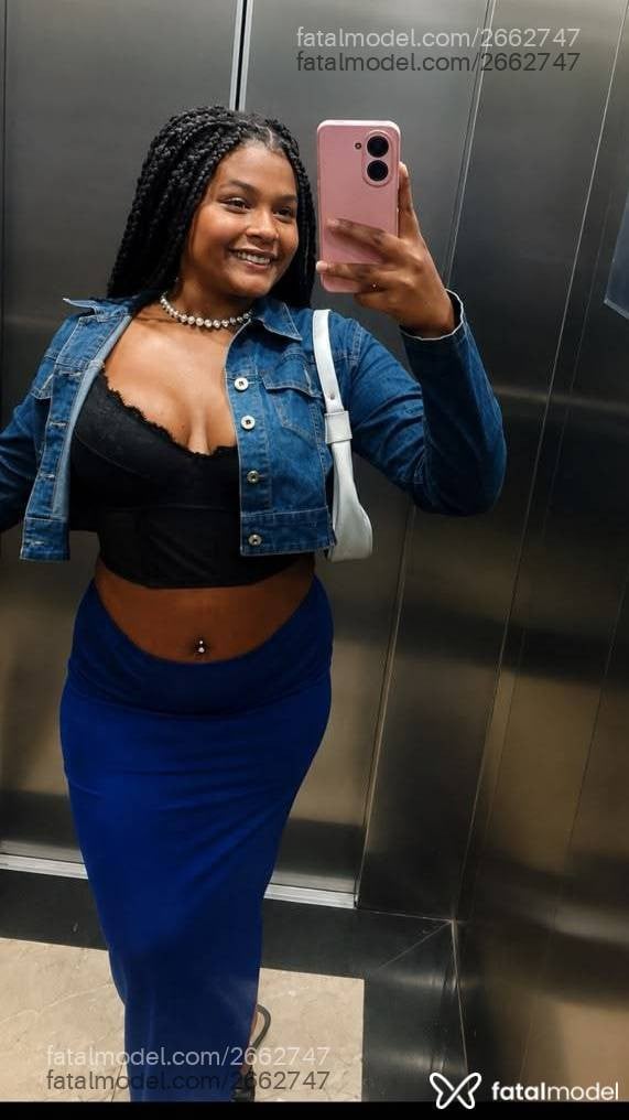 Acompanhante mulher morena (o) de olhos pretos - Julia