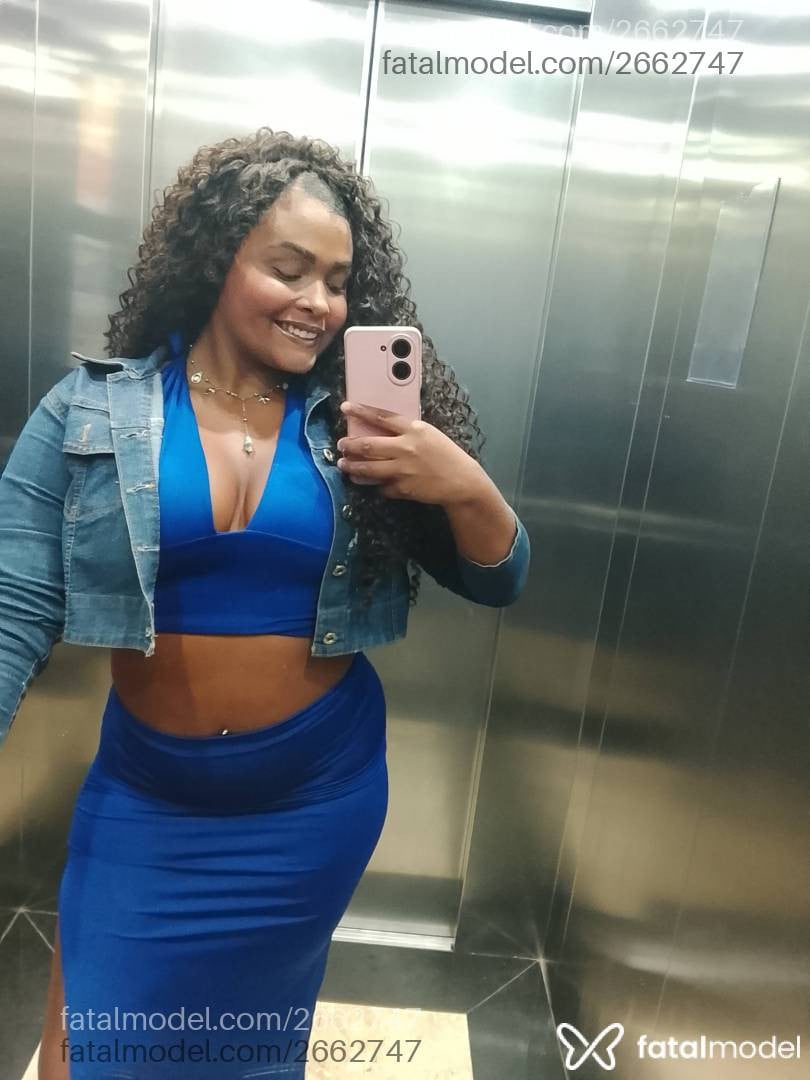 Acompanhante mulher morena (o) de olhos pretos - Julia