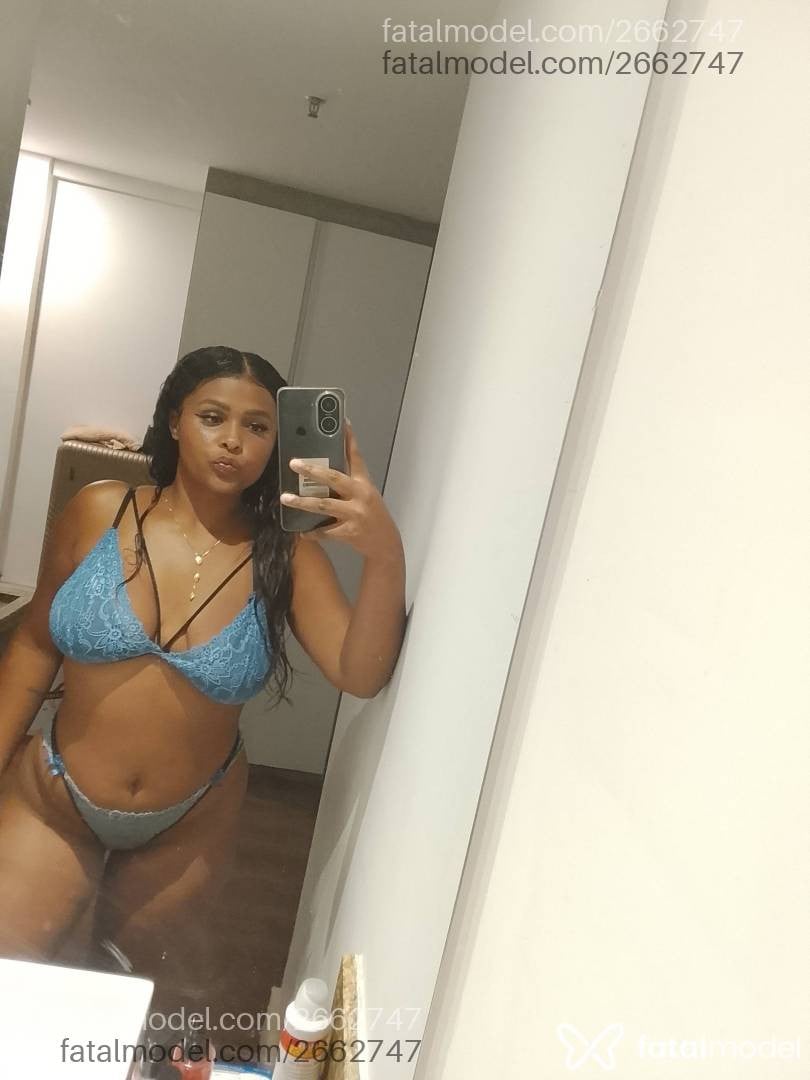 Acompanhante mulher morena (o) de olhos pretos em Macaé - Julia