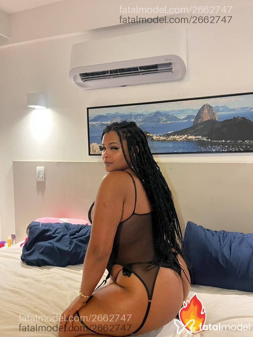 Acompanhante mulher morena (o) de olhos pretos - Julia