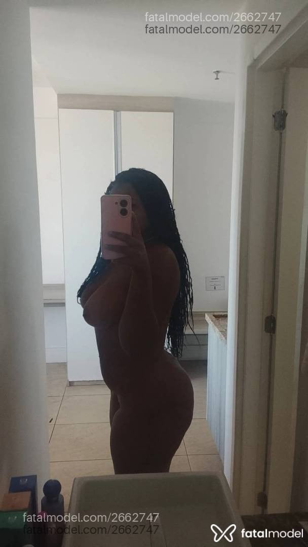 Acompanhante mulher morena (o) de olhos pretos - Julia
